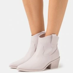 Call It Spring VEGAN OUTLAW - Cowboy/biker Ankle Boot - Light Purple