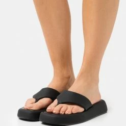 Call It Spring MAKENA - T-bar Sandals - Black